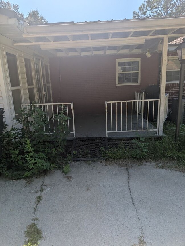 Building Photo - 1641 Rayonier Rd Unit 1941 Rayonier Rd #3