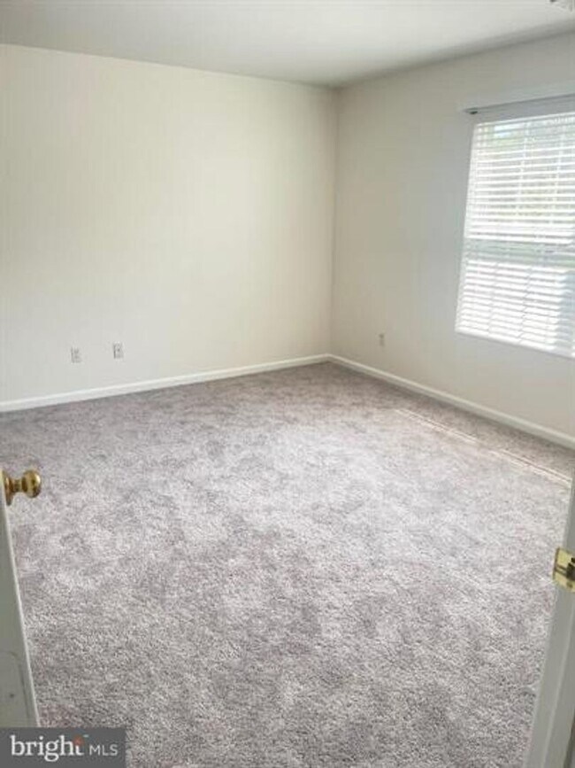 Photo - Amazing corner 3 bedroom/ 2 full bathroom