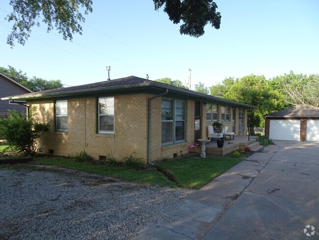 Building Photo - 3048 S Oliver Ave Rental