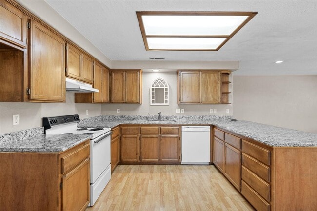 Photo - 1808 Sarah Way