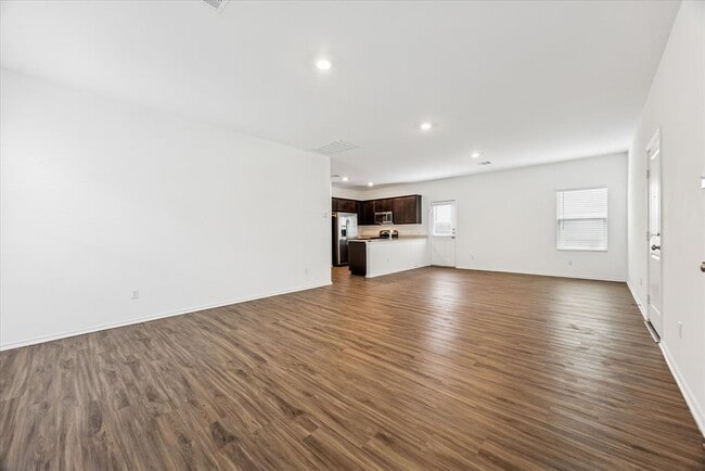 Photo - 304 Mica Trl