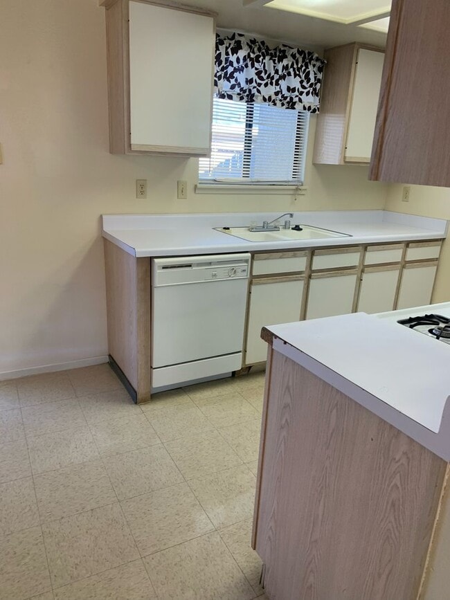 Photo - 1 BEDROOM 1 BATH TRIPLEX