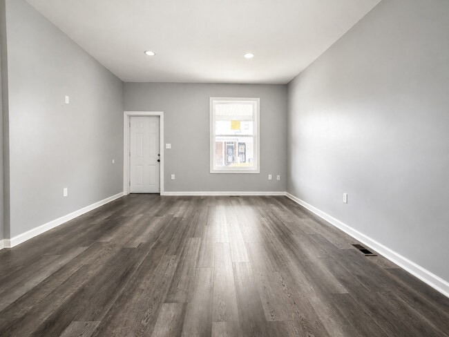 Photo - 924 Maple Terrace