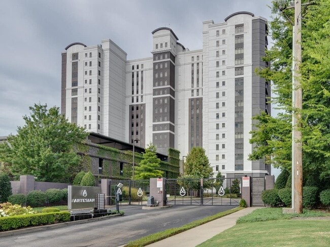 Photo - 717 Riverside Dr