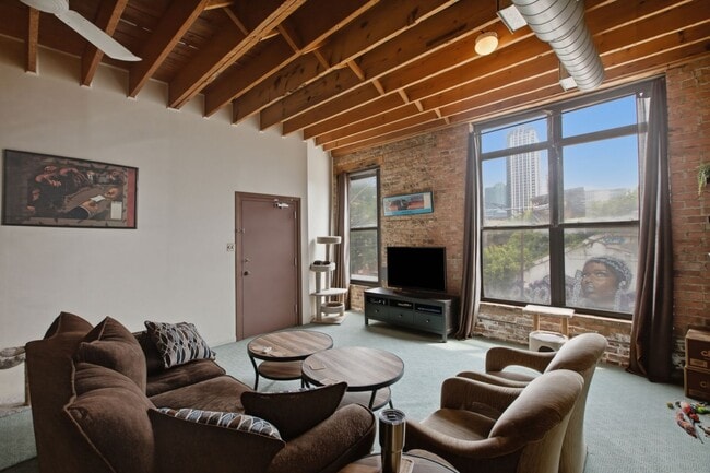Photo - 660 W Grand Ave Unit 660 W Grand