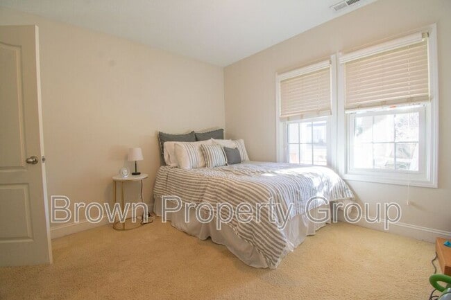 Photo - 205 Bethune St