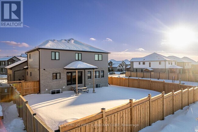 Photo - 828 Kleinburg Dr