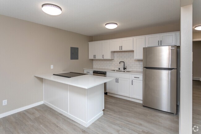 2BR, 1BA - 800-850 SF
