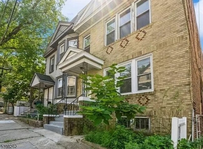 Building Photo - 11 Montrose Terrace Unit 2