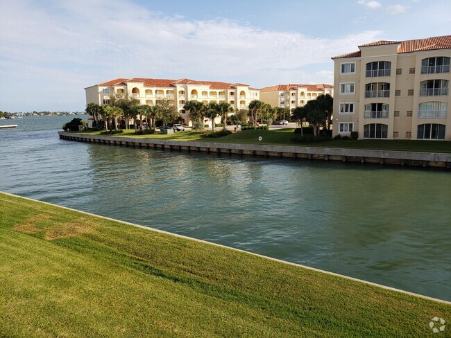 Building Photo - 6 Harbour Isle Dr E Unit 104 Rental