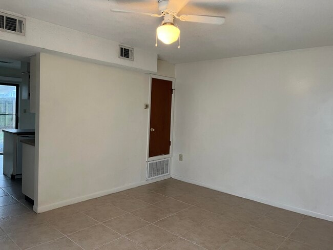 Photo - 159 Scottwood Dr SE