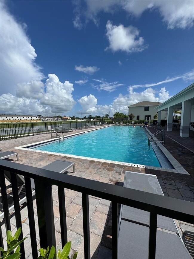 Photo - 466 NE 12th St