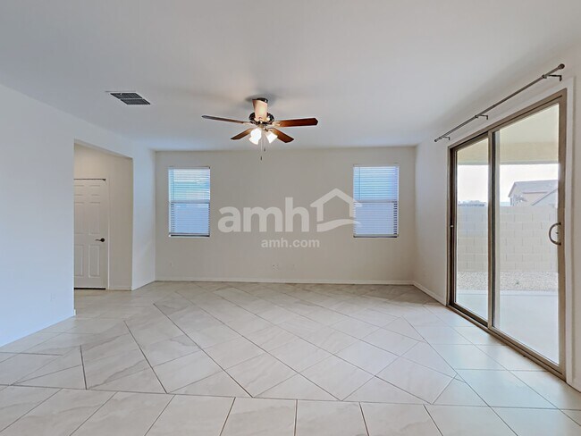 Photo - 16815 W Portland St