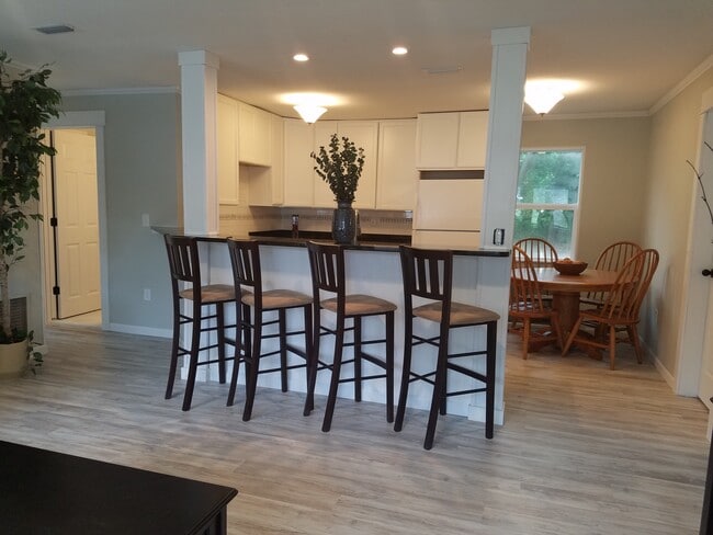 breakfast / entertaining bar - 1311 23rd St Casa