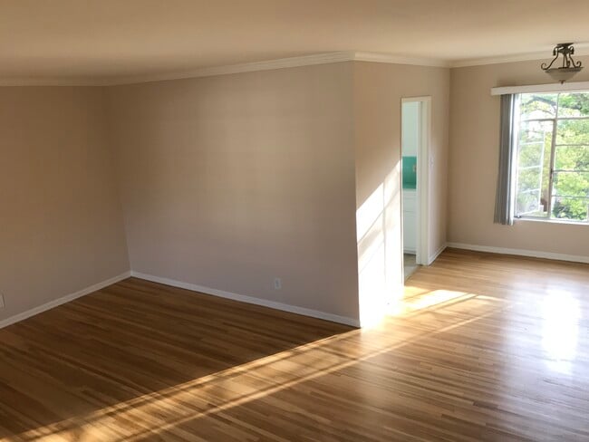 Living/Dining - Garwood Manor Los Feliz