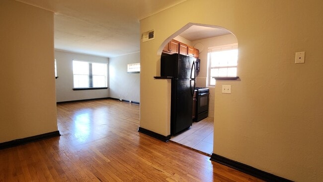 Photo - 6364 Sutherland Ave Unit 1st floor