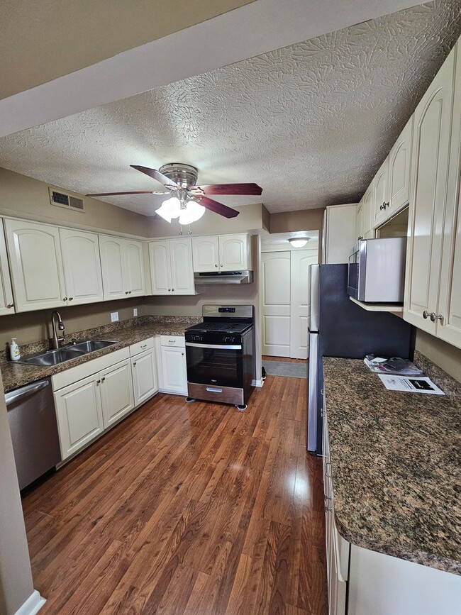 Photo - Beautiful 2 Bedroom Juniper Hills Condo For Rent