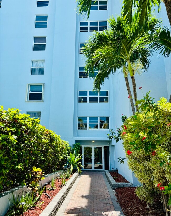 Building entrance - 3312 Northside Dr Unit 712