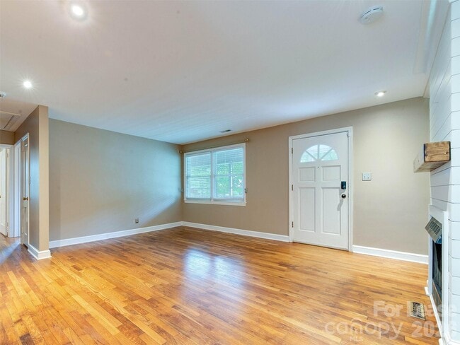 Photo - 2329 Kingsbury Dr