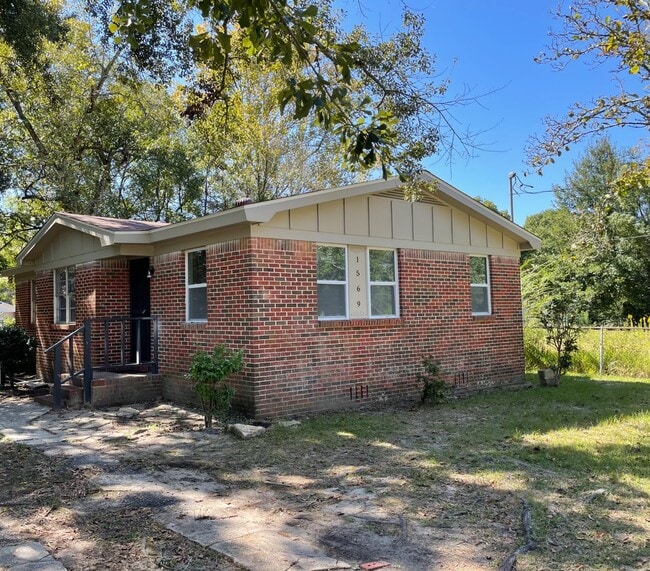 Building Photo - 1569 Plover St