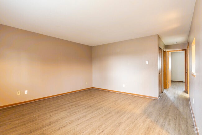 2BR, 1BA - 900SF - Family Room