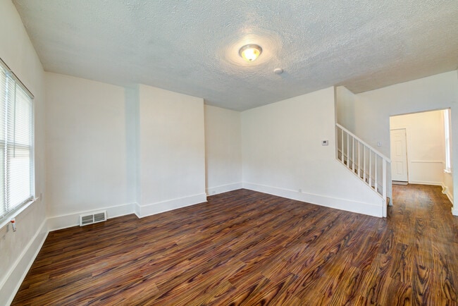 Photo - AVAILABLE JUNE 2026 - Updated 2 Bedroom, 1 Bath Home in Mt. Washington!