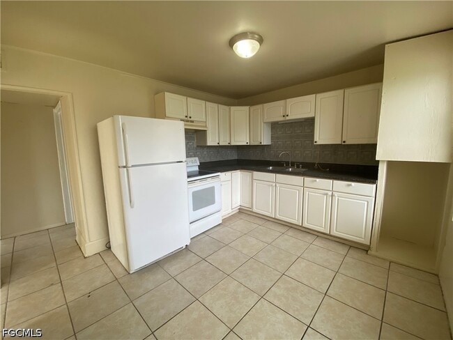 Photo - 8110 Howell Ave