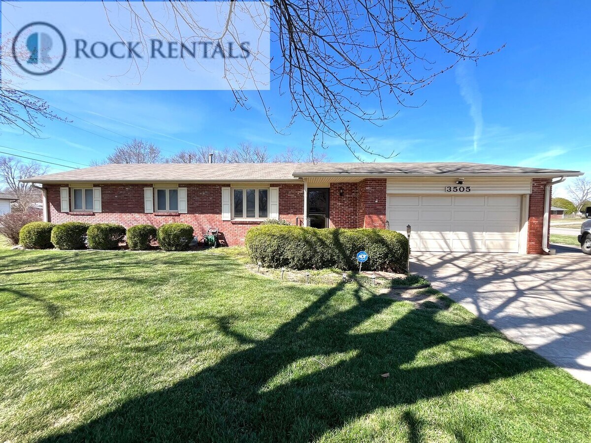 Beautiful 3 Bed 2 Bath Home in Great Neighborhood - Beautiful 3 Bed 2 Bath Home in Great Neighborhood