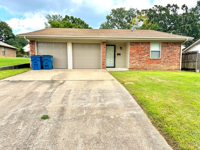 Building Photo - Newly Remodeled Brick Home 3/2 Two Car Garage