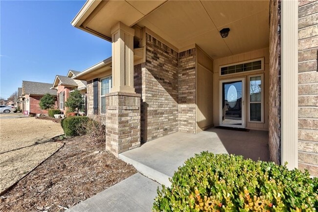 Photo - 2405 SW 137th St