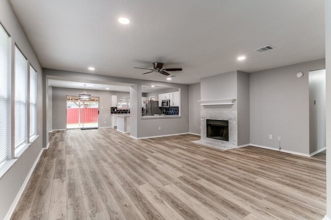 Photo - 312 Oxford Dr