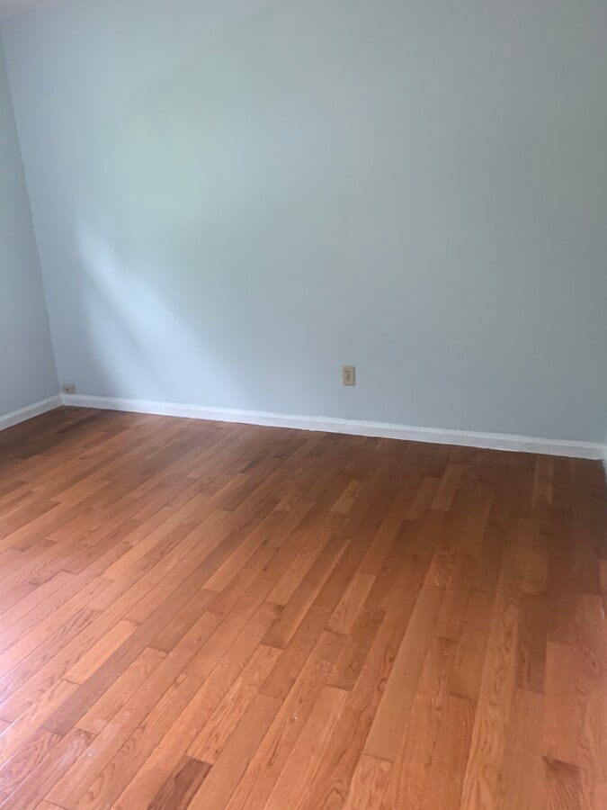 Photo - 102 Apple Ln