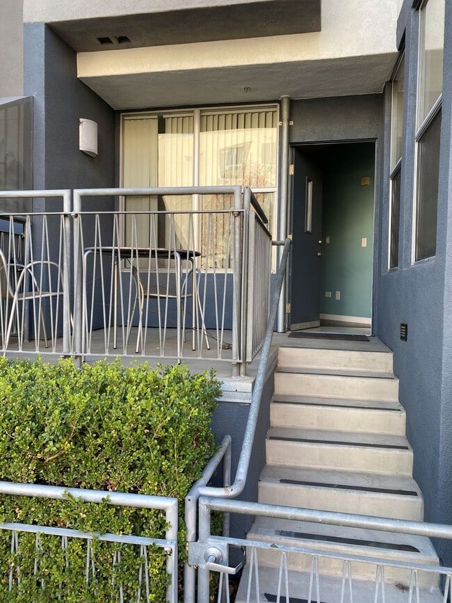 Photo - Dual Master 2 Bed 2.5 Bath - Walk-up townh...