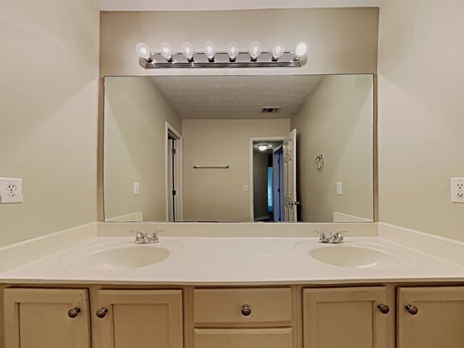 Photo - 1217 Everwood Dr SW