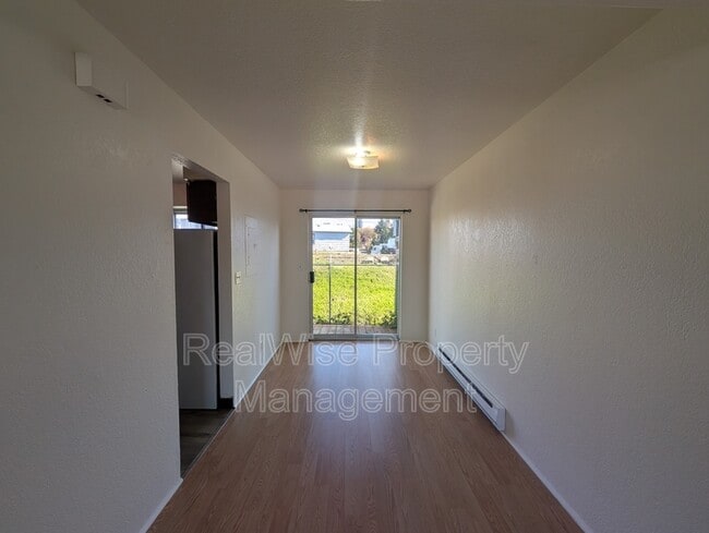 Photo - 275 Rose Ave Unit J