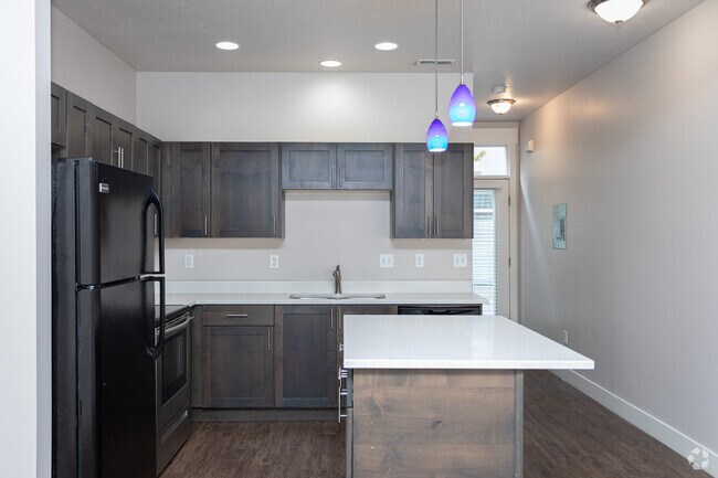 BR, 2BA - 1,105SF - Kitchen - Prana