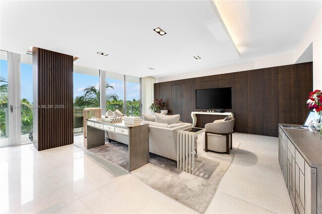 Photo - 1 Collins Ave Unidad 308 Rental