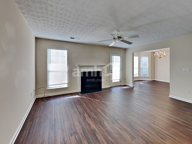 Photo - 170 Taggart Run NW