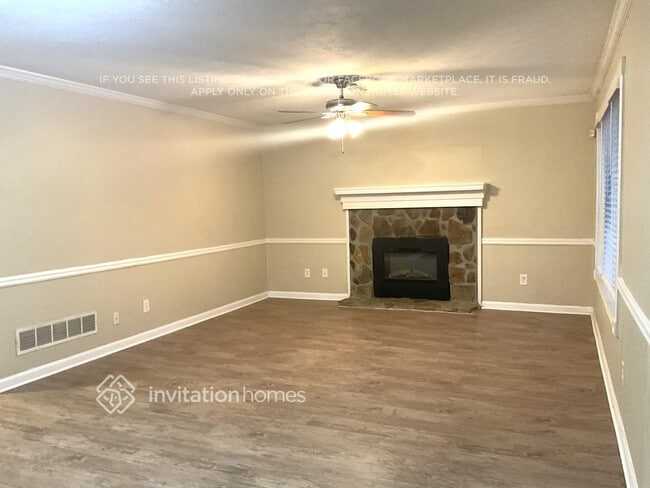 Photo - 155 Barrington Dr E