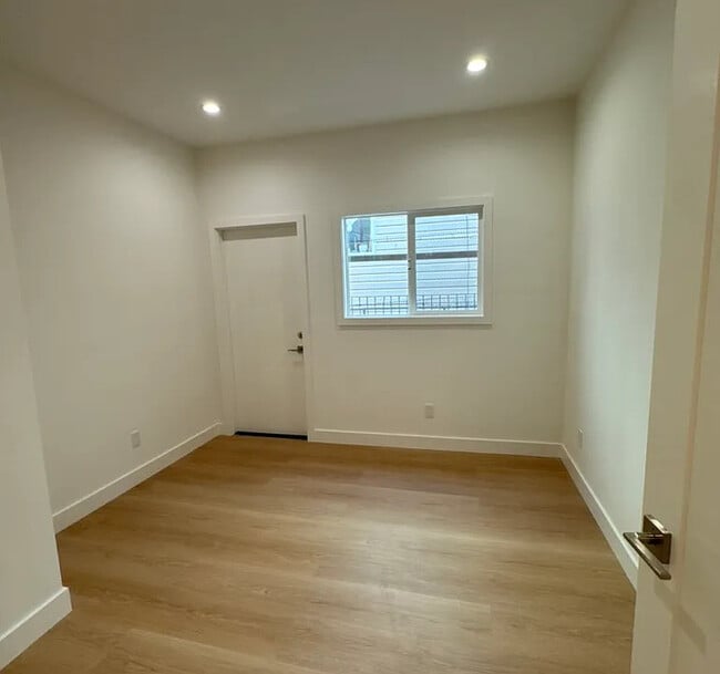 Photo - 16 Balboa St