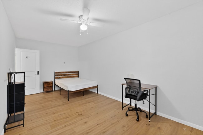 Photo - 404 Nottingham Dr