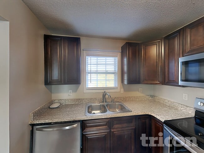 Photo - 404 Remington Ct
