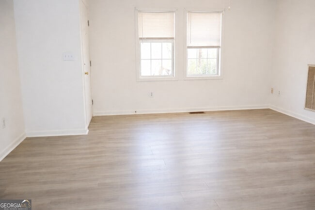 Photo - 120 Shamrock Ln