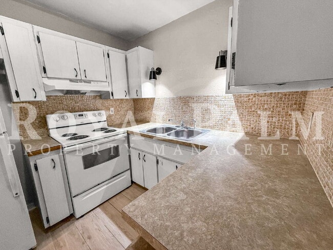 Building Photo - 3744 Estelle Ave