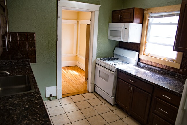 Photo - 958 15th Ave SE