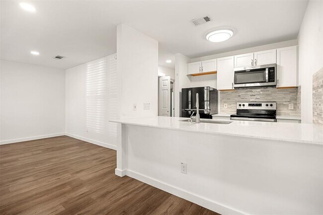 6409 Burns St Unit 106