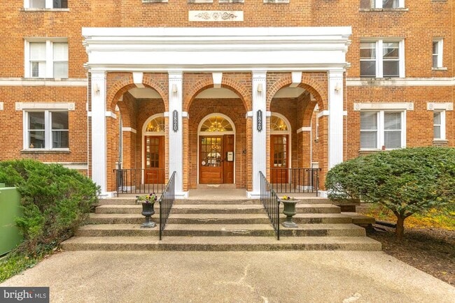 Building Photo - 1820 Clydesdale Pl NW Unit 103