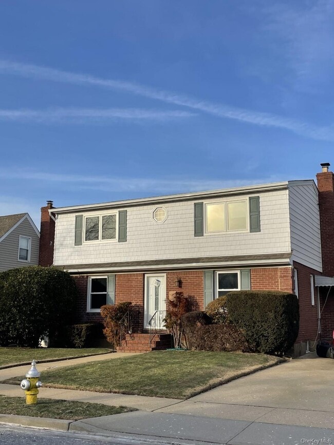 Building Photo - 1016 Oaks Dr