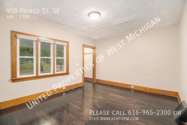 Photo - 950 Prince St SE