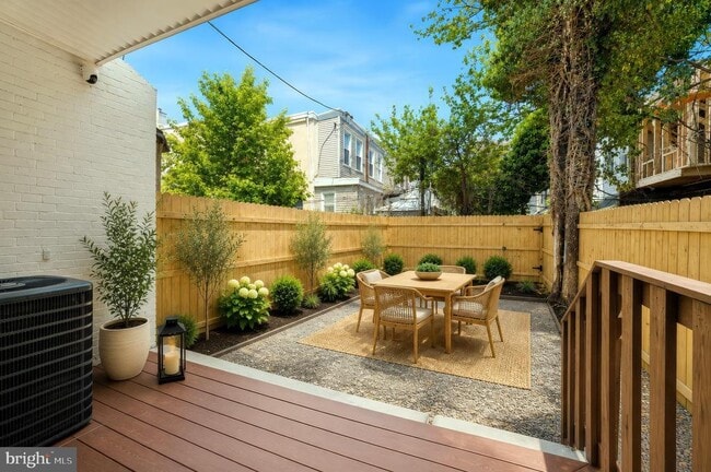 Photo - 5829 Crittenden St